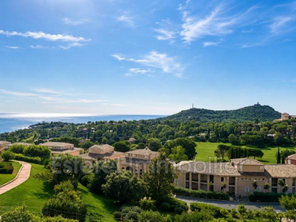 Vente d'un appartement duplex 3 pièces avec vue mer à Cap Estérel