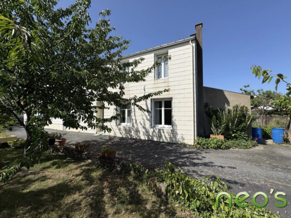 Maison ancienne à vendre à Saint Macaire en Mauges, 104 m² avec jardin et dépendances