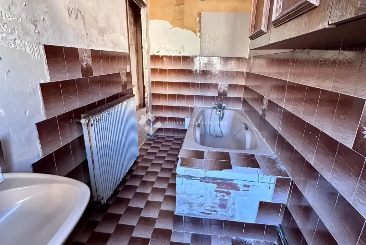 Maison à rénover avec potentiel locatif à Celles-sur-Durolle 
