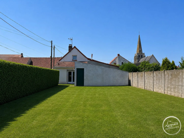 Maison lumineuse avec jardin, garage et potentiel à Sainte-Marie-Kerque