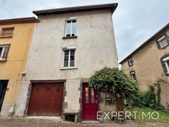 Maison de village à rénover avec dépendances à Dallet, proche Clermont-Ferrand