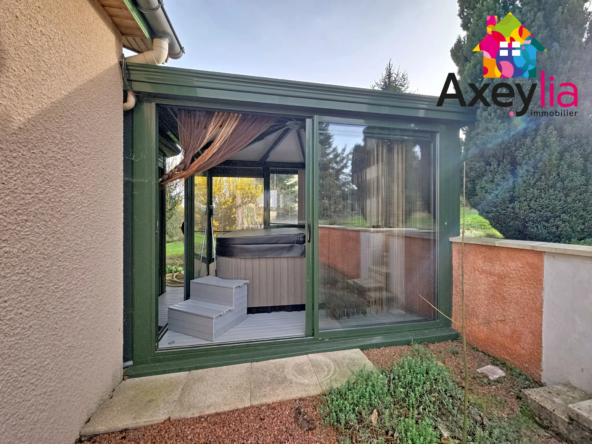 Maison de 4 chambres avec vérandas, jacuzzi et garage à Neulise