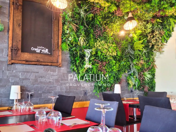 Restaurant traditionnel avec terrasse et parking privé à Eyguières