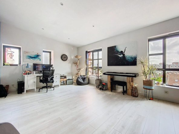 Magnifique loft de 82 m² à vendre à Roubaix, idéal pour famille ou professionnel