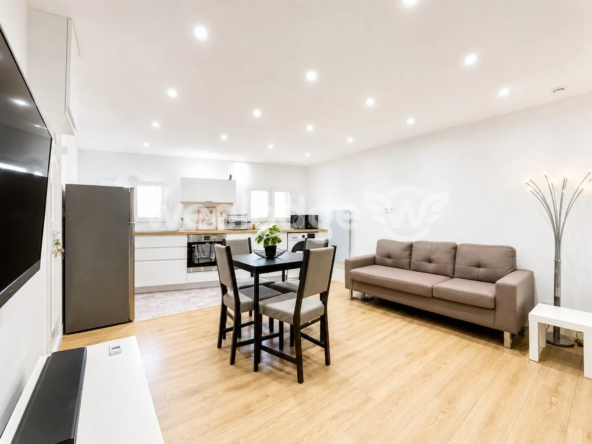 Appartement rénové de 35 m² en centre-ville de Fayence à vendre