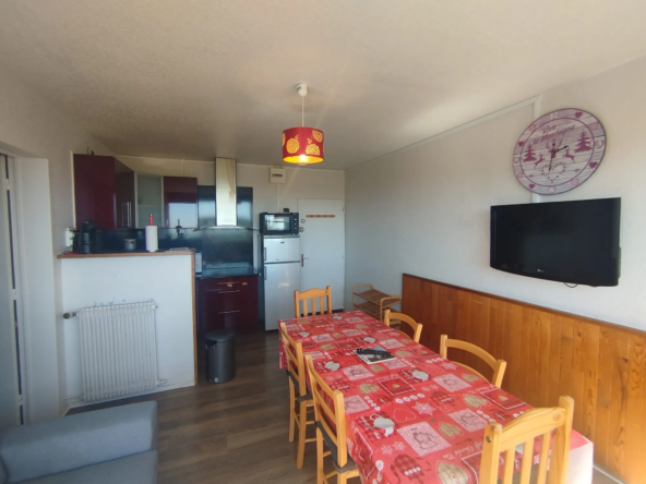 Appartement 2 pièces à vendre à Super-Besse avec vue et parking - Opportunité saisonnière