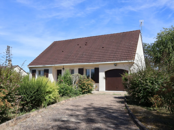 À vendre : Maison traditionnelle avec sous-sol à Champigny dans un environnement calme