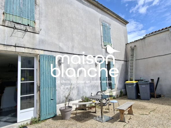 Maison familiale avec local commercial à La Devise – Opportunité rare à 8 min de Surgères