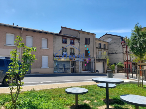 Charmante maison de village avec commerce à Cours, proche commodités
