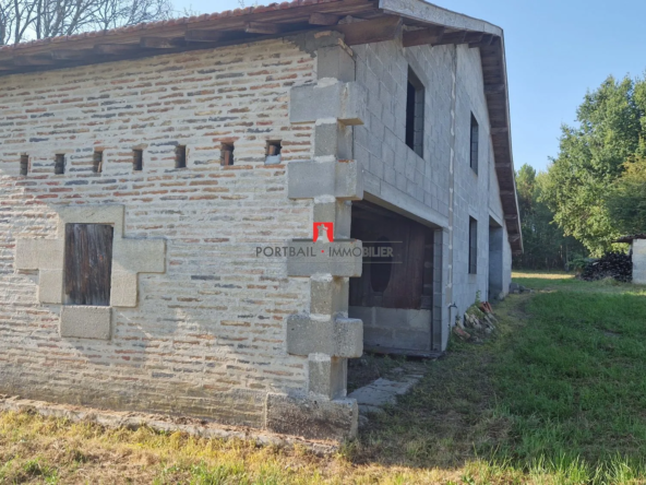 Grange à rénover sur terrain de 4ha à Laruscade - Opportunité unique