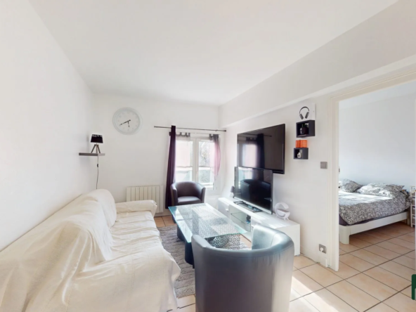 Salon Appartement Duplex T3 à Chartres avec garage et proximité commodités