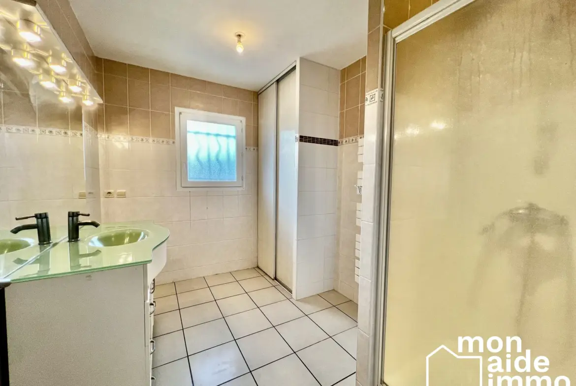 Belle maison de plain-pied de 84 m² avec jardin et garage à Coutras 