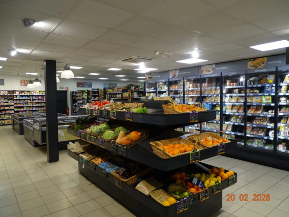 Superette coccimarket de 209 m² à vendre à Fougeres, excellente opportunité commerciale