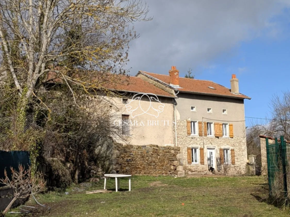 Maison en pierre à vendre à Saint-Pierre-du-Champ avec dépendances