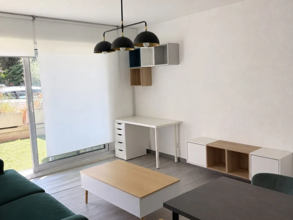 Salon Appartement T2 à Nîmes Le Talabot - 34,05 m² avec terrasse et parking