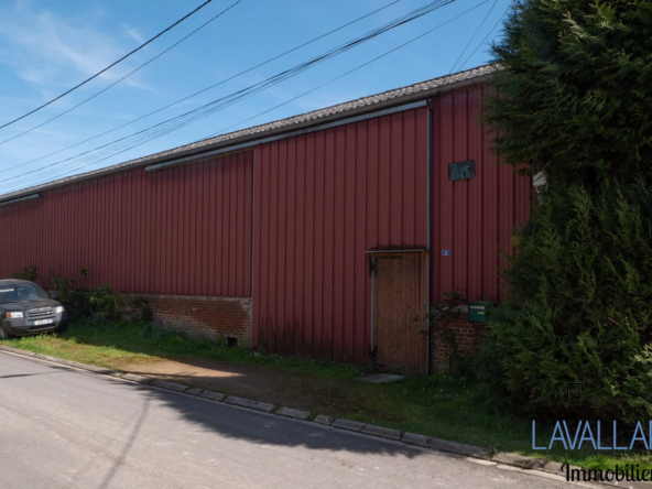 Maison de campagne à vendre à Corbie avec dépendances et grand hangar