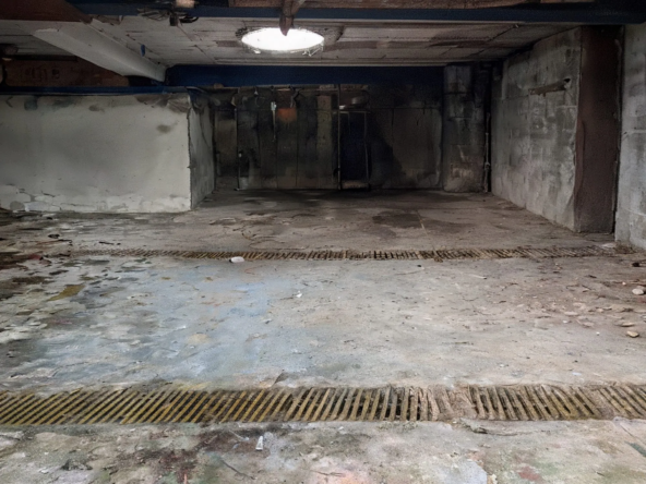 Grand garage en plein centre d'Erquy pour stationnement ou stockage à vendre