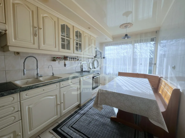Appartement F5 à Joué-lès-Tours avec 2 balcons et vue dégagée, à vendre à 98 000 €