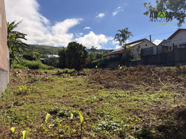 Terrain constructible à vendre à Saint-Leu, zone UC, 1062 m²
