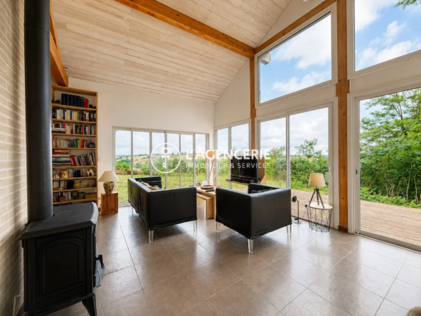 Maison en ossature bois avec vue dégagée et garage de 81 m²