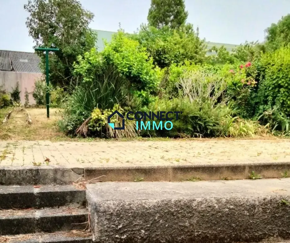 Maison de ville rénovée à Plouescat avec jardin et 2 chambres 