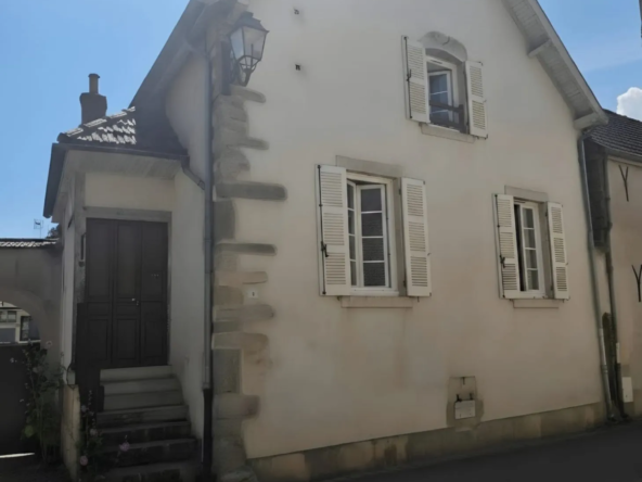 Maison de village à Savigny-lès-Beaune – 3 pièces, 56 m², à rénover dans un secteur prisé