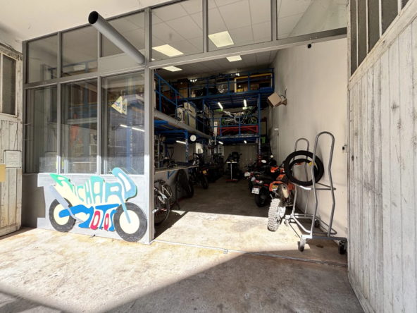 Local commercial rénové de 80 m² à Beaujeu avec terrain attenant