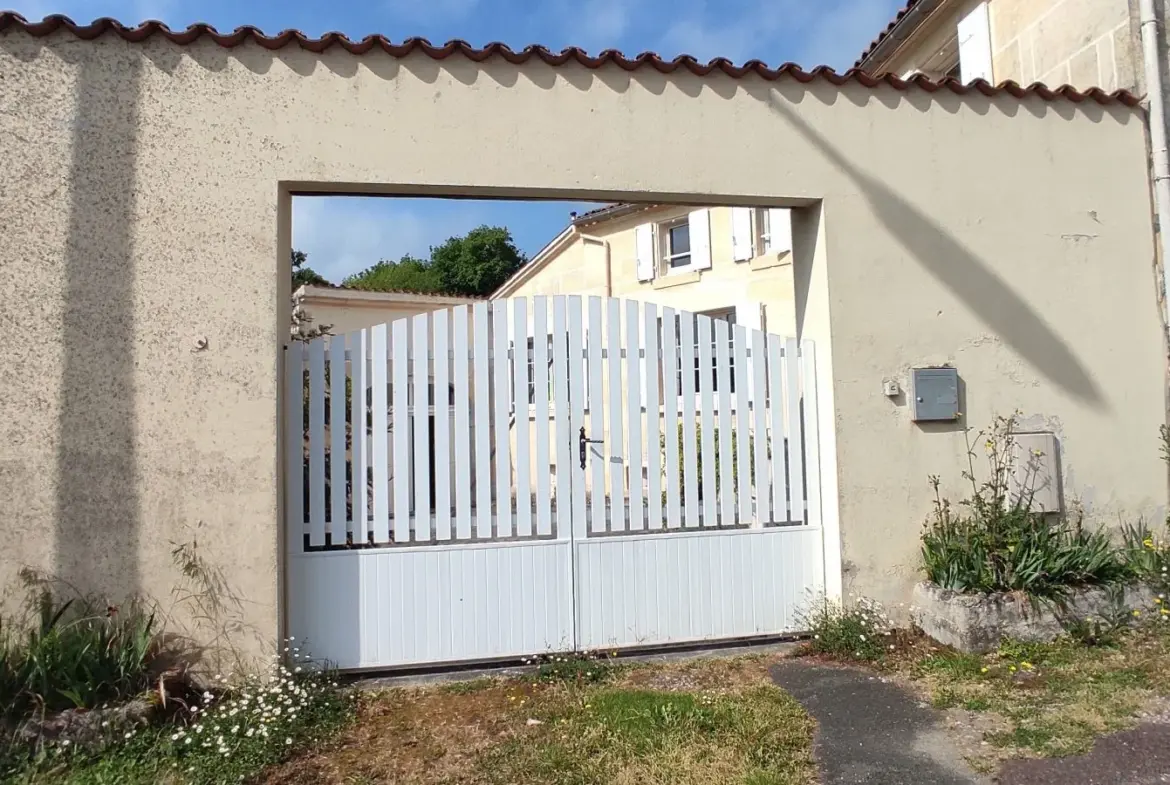 Splendide maison en pierre avec grand jardin à Saint Sulpice (17370) - Immobilier de charme 