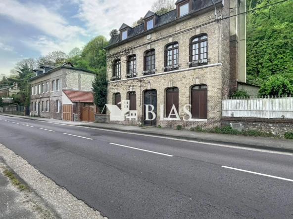 Maison bourgeoise à rénover à Orival - 4 chambres, jardin, garages, investissement immobilier