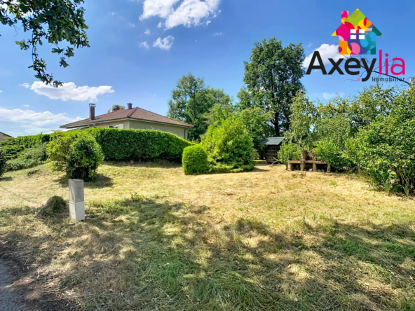 Maison familiale à Perreux avec terrasse et terrain arboré de 1561 m²
