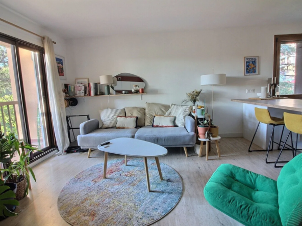 Appartement type 2 récent à Aix-en-Provence avec balcon et cave