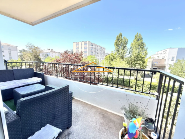 Bel appartement T3 à Angers à 2 km de la gare avec balcon, parking et cave