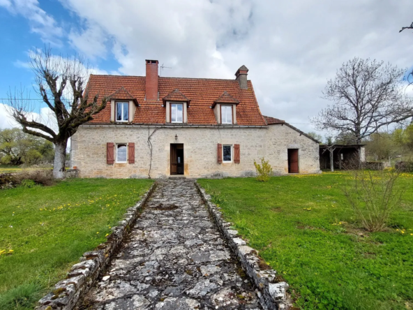 Magnifique maison en pierre avec 4 chambres à Caniac-du-Causse, à rénover