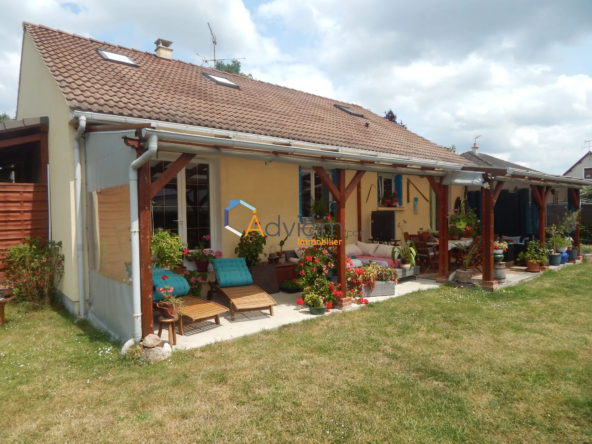 Maison familiale à vendre à Amilly avec jardin et garage