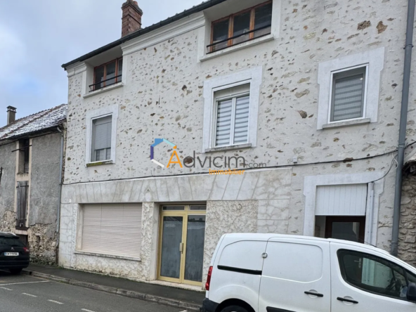 Maison avec local commercial et appartement rénové à Nogentel