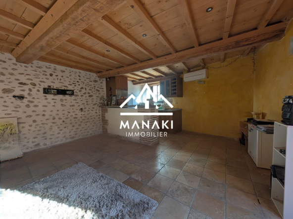 Pièce de vie R+1 Charmante maison de village avec 2 chambres, terrasse et garage à Millas