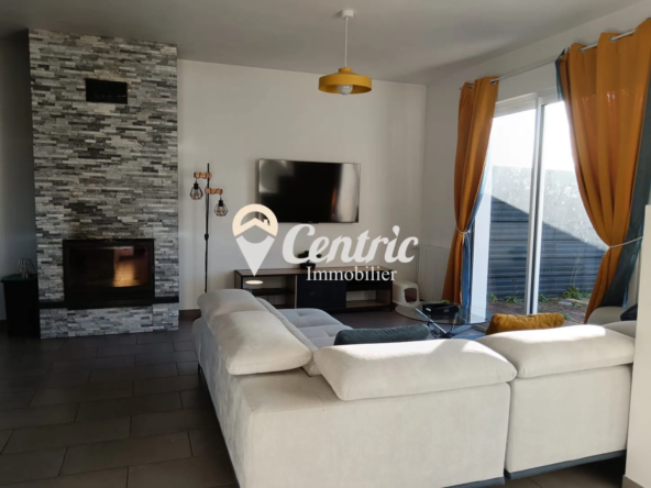 Maison mitoyenne à Bressuire avec 3 chambres, terrain calme, à vendre