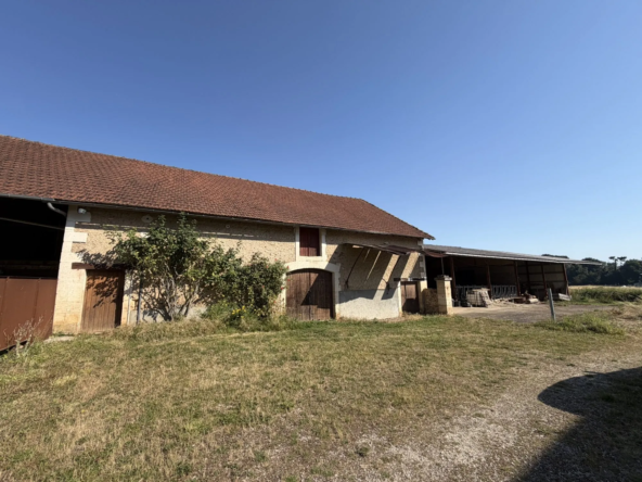Ancienne ferme en pierre à rénover à Sainte-Marie-de-Chignac près de Périgueux