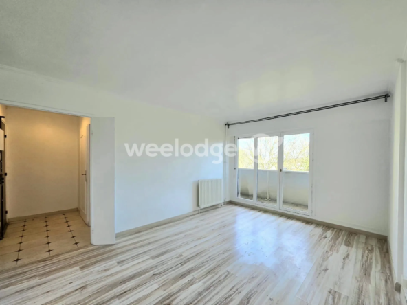Charmant appartement T2 avec Balcons et Parking à Sevran