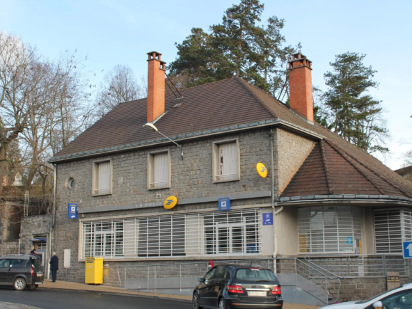 Local commercial loué de 195 m² à Saint-Germain-des-Fossés, investissement rentable