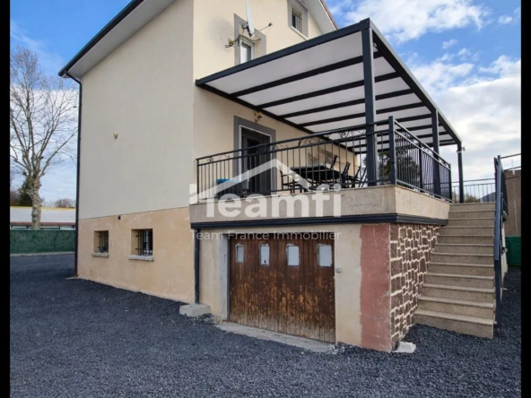 Maison à vendre à Thiers avec 3 chambres, terrasse et grand terrain