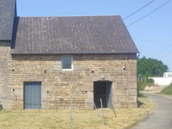 Bâtisse en pierre avec fort potentiel de rénovation à Saint-Brice-de-Landelles