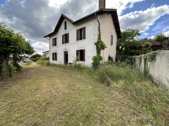 Maison à rénover de 170 m² avec grand terrain à Saint-Yaguen