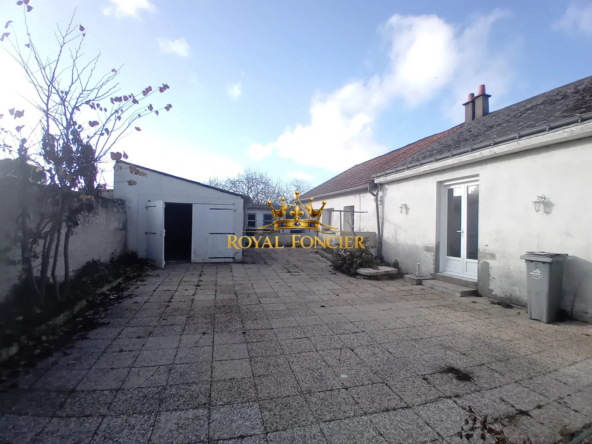 Ensemble immobilier : maison principale + maison attenante  Maison ancienne de 84 m² avec jardin à Marcilly-sur-Vienne, proche écoles et commerces