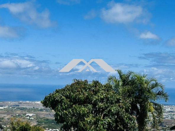 Terrain constructible avec vue mer et montagne à Saint-Paul, Réunion