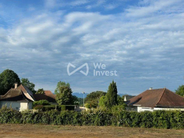 Terrain constructible de 700 m² avec vue Pyrénées à Idron