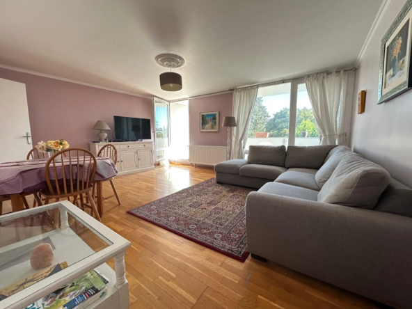 Bel appartement lumineux avec 2 chambres, balcon sud et garage en centre-ville de Tourcoing