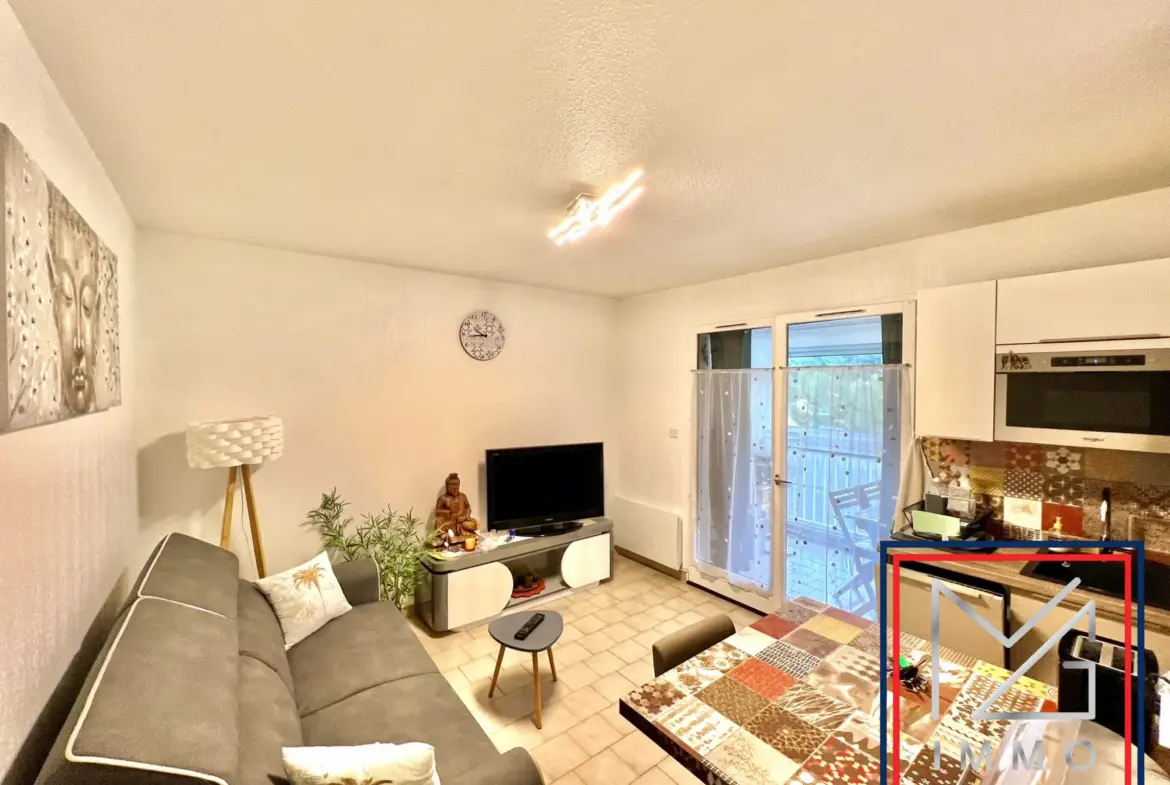 Appartement T2 rénové avec piscine et parking à Sanary-sur-Mer 