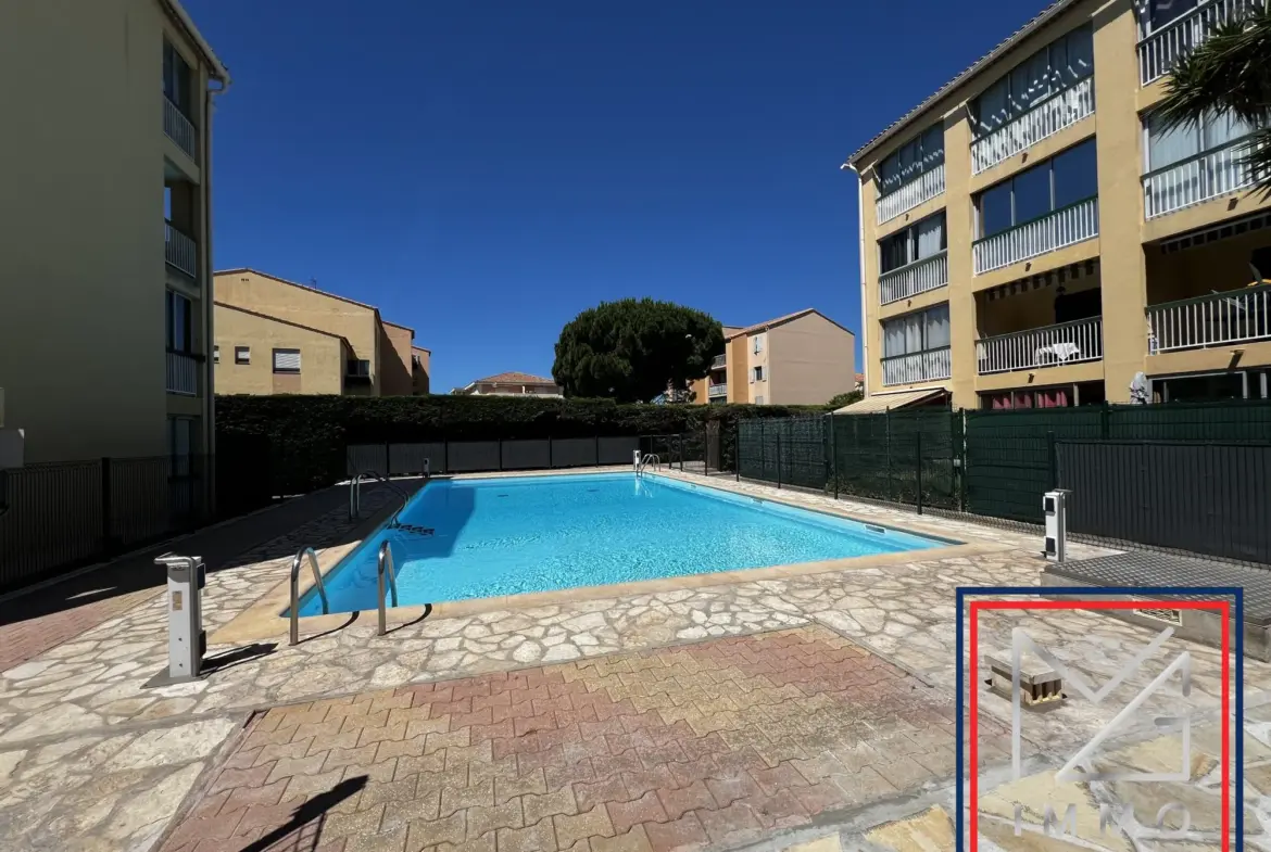 Appartement T2 rénové avec piscine et parking à Sanary-sur-Mer 