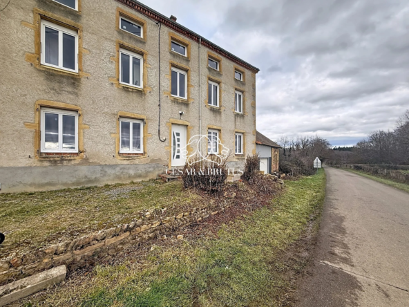 Corps de ferme en pierres avec terrain de 1,7 ha proche Charlieu - Projet pour amoureux de la nature